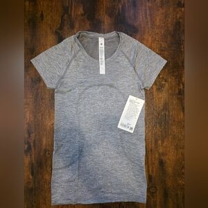 Lululemon Swiftly Tech Short Sleeve 2.0 Size 4 New